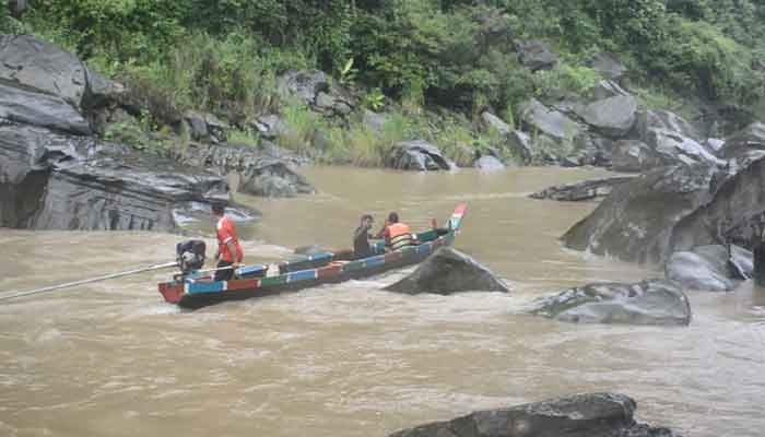 শংঙ্খ নদের নৌকা ডুবে নিখোঁজ ৩