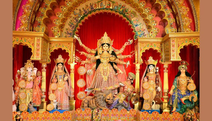 মণ্ডপে অধিষ্ঠিত হবেন দুর্গা, ষষ্ঠীতে আজ দেবীর বোধন