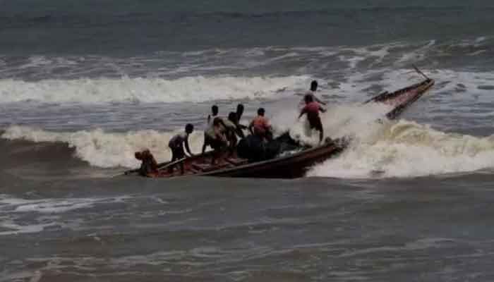 সাগরে ঘূর্ণিঝড় ‘হামুন’, চার নম্বর সর্তক সংকেত