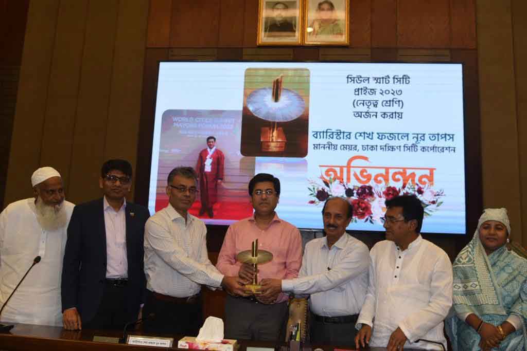 সিউল স্মার্ট সিটি প্রাইজ ঢাকাবাসীকে উৎসর্গ করলেন মেয়র