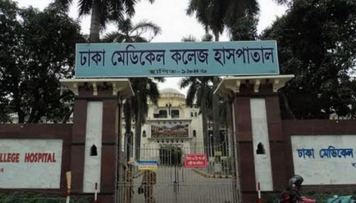 কালীমন্দির এলাকায় ছিনতাইচেষ্টা, ২ ঢাবি শিক্ষার্থীকে ছুরিকাঘাত