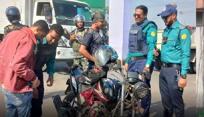ঢাকায় পুলিশের অভিযান, গ্রেপ্তার ৫৬