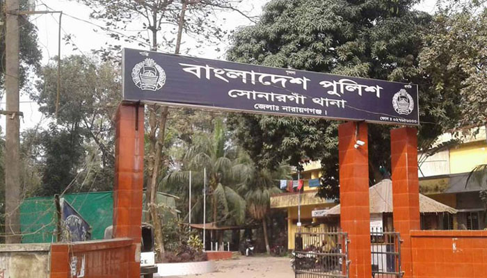 বাড়ি থেকে ডেকে নিয়ে ব্যবসায়ীকে কুপিয়ে হত্যার চেষ্টা