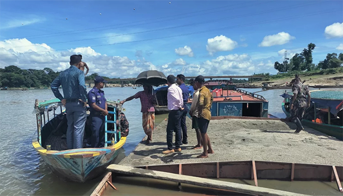 জাফলংয়ে কোন ভাবেই থামছে না অবৈধভাবে বালু ও পাথর উত্তোলন