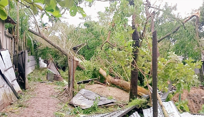 কক্সবাজারে হামুনের প্রভাবে ব্যাপক ক্ষয়ক্ষতি, ৩ জনের মৃত্যু