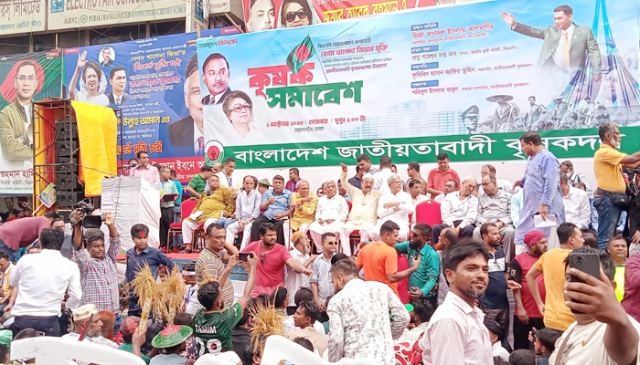 নয়াপল্টনে কৃষক দলের সমাবেশ চলছে
