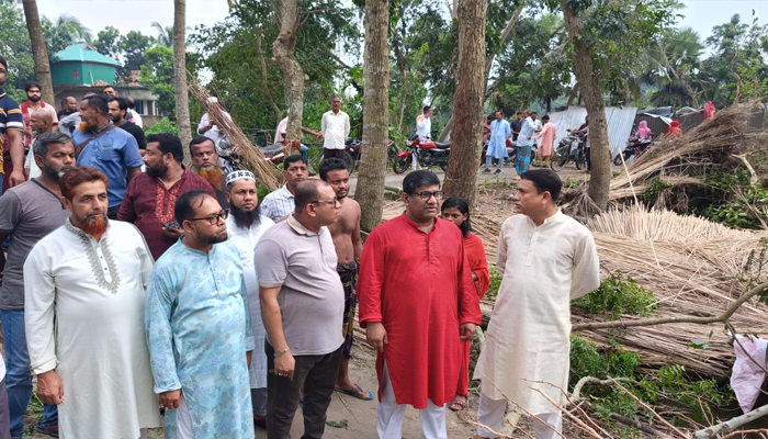 আলফাডাঙ্গায় জলাবদ্ধতা নিরসনে পৌর মেয়রের তাৎক্ষণিক ব্যবস্থা গ্রহণ