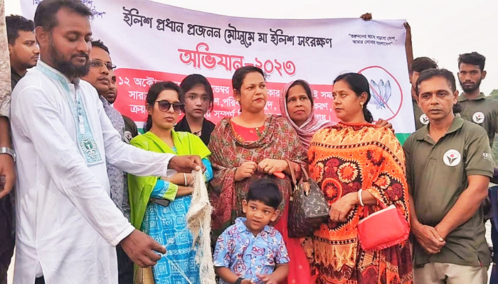 ঝালকাঠিতে মা ইলিশ সংরক্ষণে ইয়াসের অভিযান