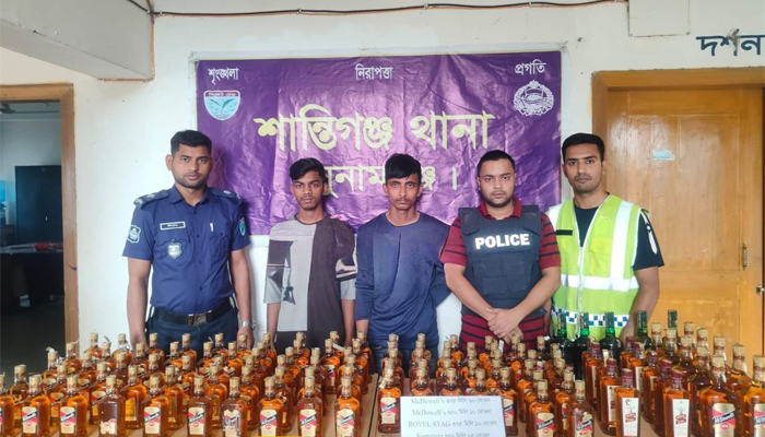 শান্তিগঞ্জে ১১৫ বোতল ভারতীয় মদসহ দুই ব্যবসায়ী আটক