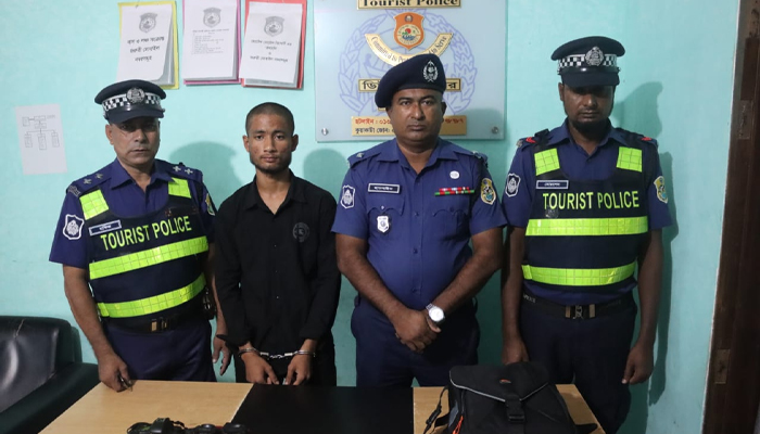 কুয়াকাটায় বন্ধু সেজে চুরি, অপরাধী আটক