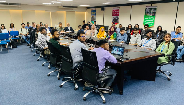 নিরাপদ সড়ক নিয়ে সচেতনতামূলক সেমিনার অনুষ্ঠিত