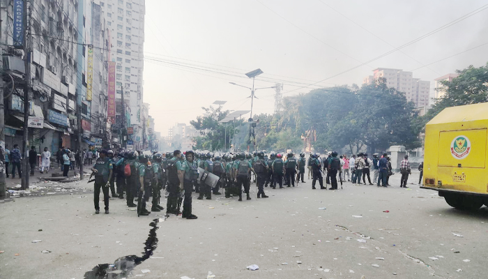 ফকিরাপুলে হামলায় ১ পুলিশ সদস্য নিহত