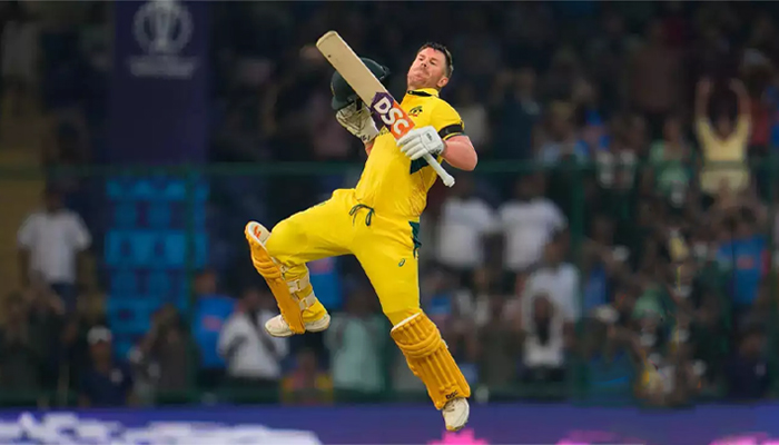 নিজের জ্বলে ওঠার রহস্য জানালেন ওয়ার্নার