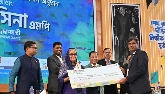 এবার স্মার্ট বাংলাদেশ পদক পেলেন ঢাকা জেলা প্রশাসক