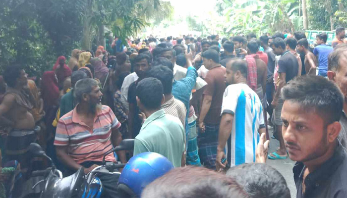 মাটিটানা গাড়ি ও মোটরসাইকেলের সংঘর্ষ, নিহত ২