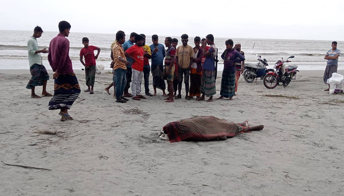 কুয়াকাটায় ঢেউয়ের তোড়ে হারিয়ে যাওয়া জেলের মরদেহ উদ্ধার