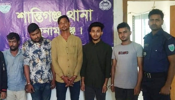 শান্তিগঞ্জে যাত্রী সেজে সিএনজি দিয়ে স্বর্ণালংকার ছিনতাই, গ্রেপ্তার ৫