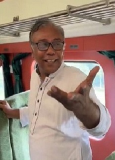 ট্রেনে গাইলেন বাবু, ধন্যবাদ দিলেন ফেরদৌস