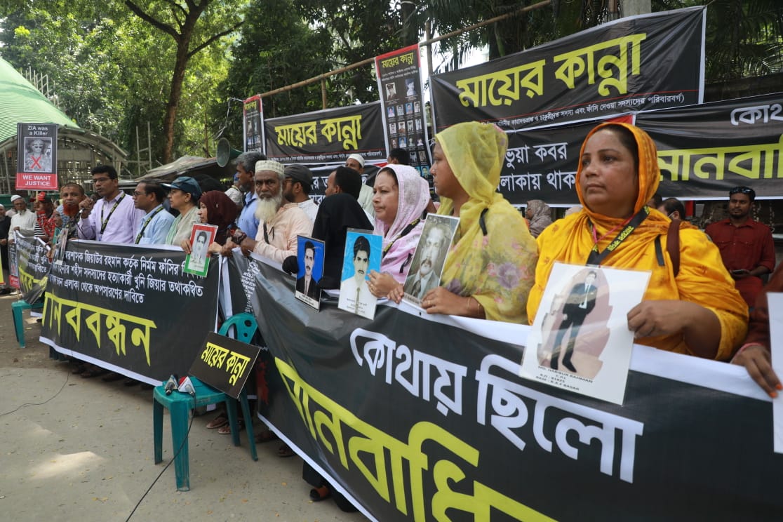যারা গণতন্ত্রের শিক্ষা দিচ্ছেন তাদের দেশেই গণতন্ত্র নেই