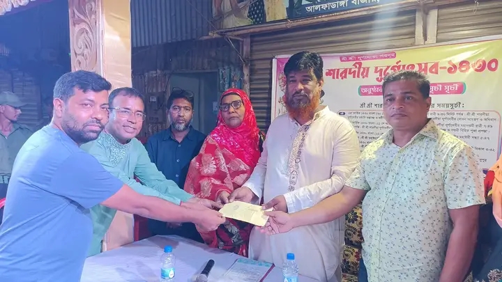 আলফাডাঙ্গায় পূজামণ্ডপ পরিদর্শন করলেন পৌর মেয়র আলী আকসাদ ঝন্টু