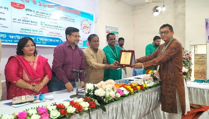 কর্মসংস্থান সৃষ্টি ও মানবসেবায় অবদান রাখায় সম্মাননা পেলেন তুহিন