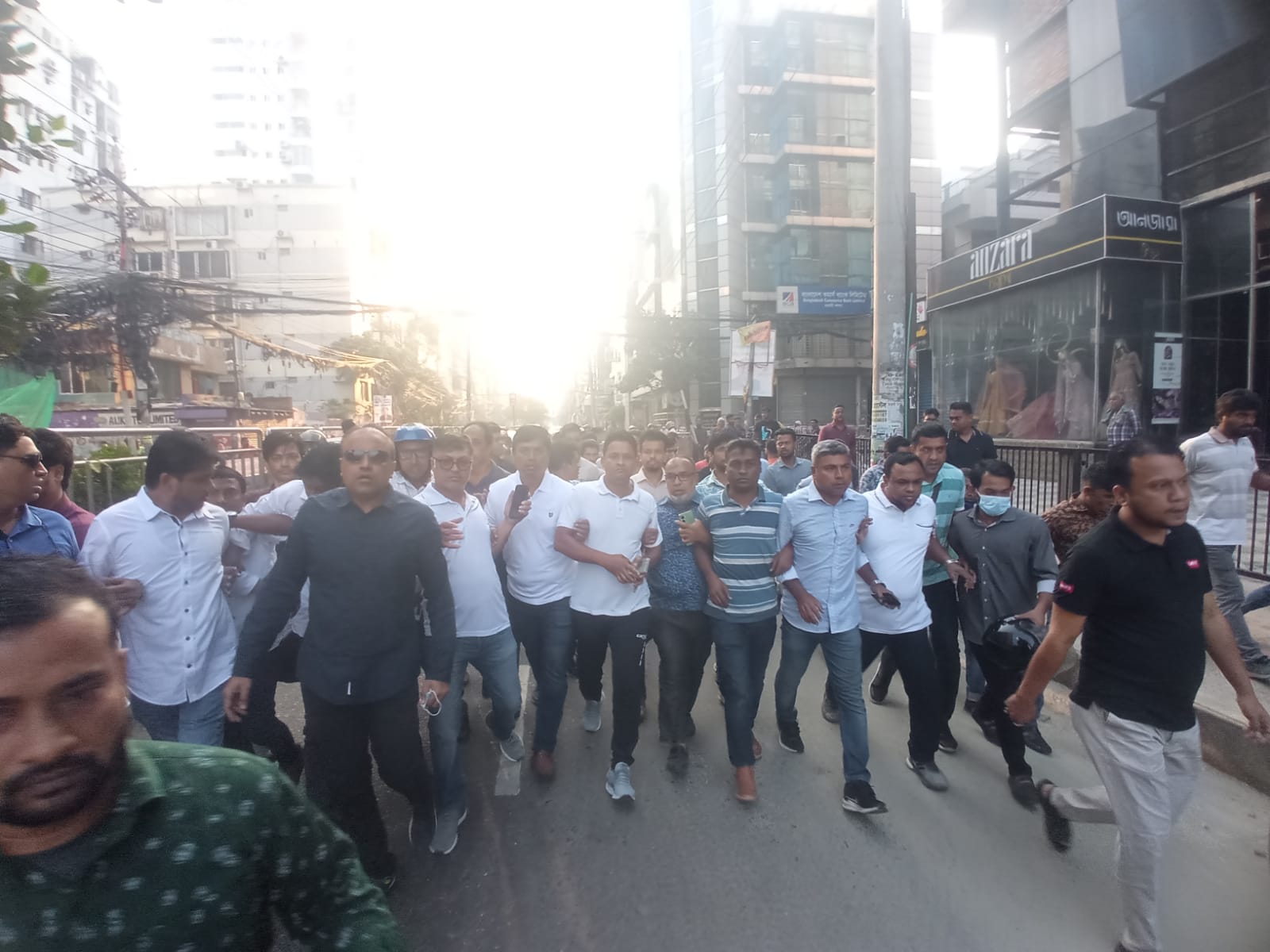 অবরোধের সমর্থনে সকাল থেকেই রাজপথে বিএনপি