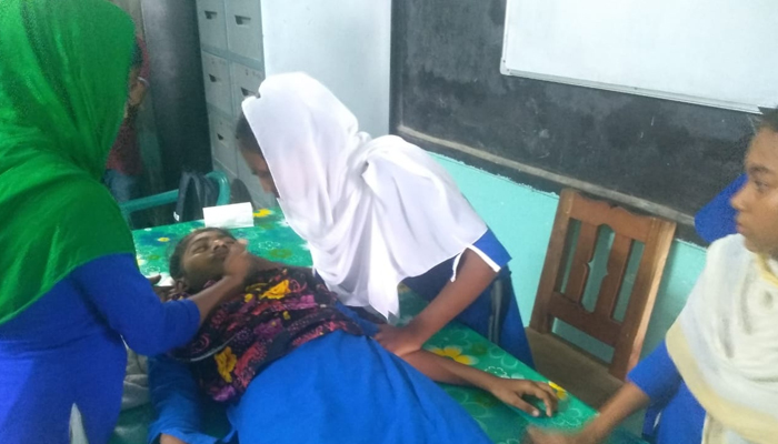 রাঙ্গাবালীতে স্কুলে বজ্রপাত, শিক্ষকসহ ১৩ শিক্ষার্থী আহত