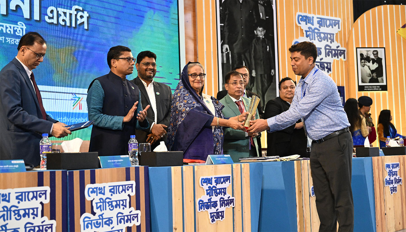 পুরস্কার পেলেন স্বাধীন ইন্টারনেটের উদ্যোক্তা মোবারক হোসেন