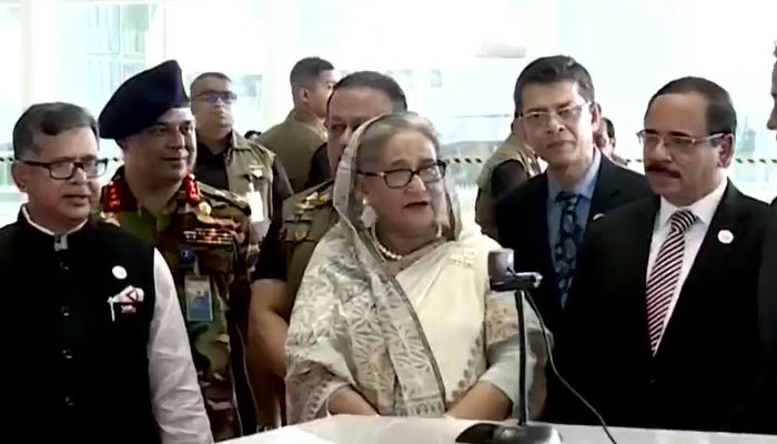 তৃতীয় টার্মিনাল ঘুরে দেখলেন প্রধানমন্ত্রী
