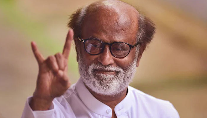 রাস্তায় চা বিক্রি করছেন রজনীকান্ত, ভিডিও ভাইরাল!