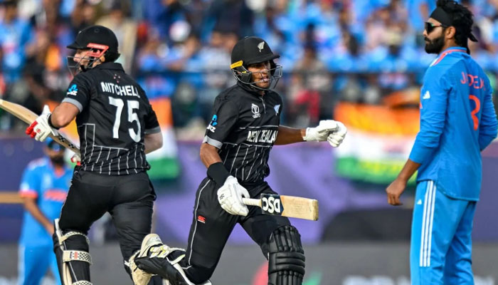 ভারতের বিপক্ষে ২৭৩ রানের মামুলি পুঁজি পেল কিউইরা