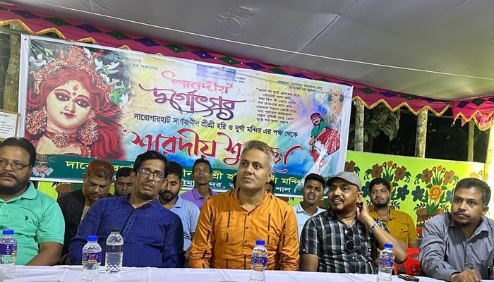 প্রধানমন্ত্রীর নির্দেশে পূজা মণ্ডপে খসরুর শুভেচ্ছা বিনিময়