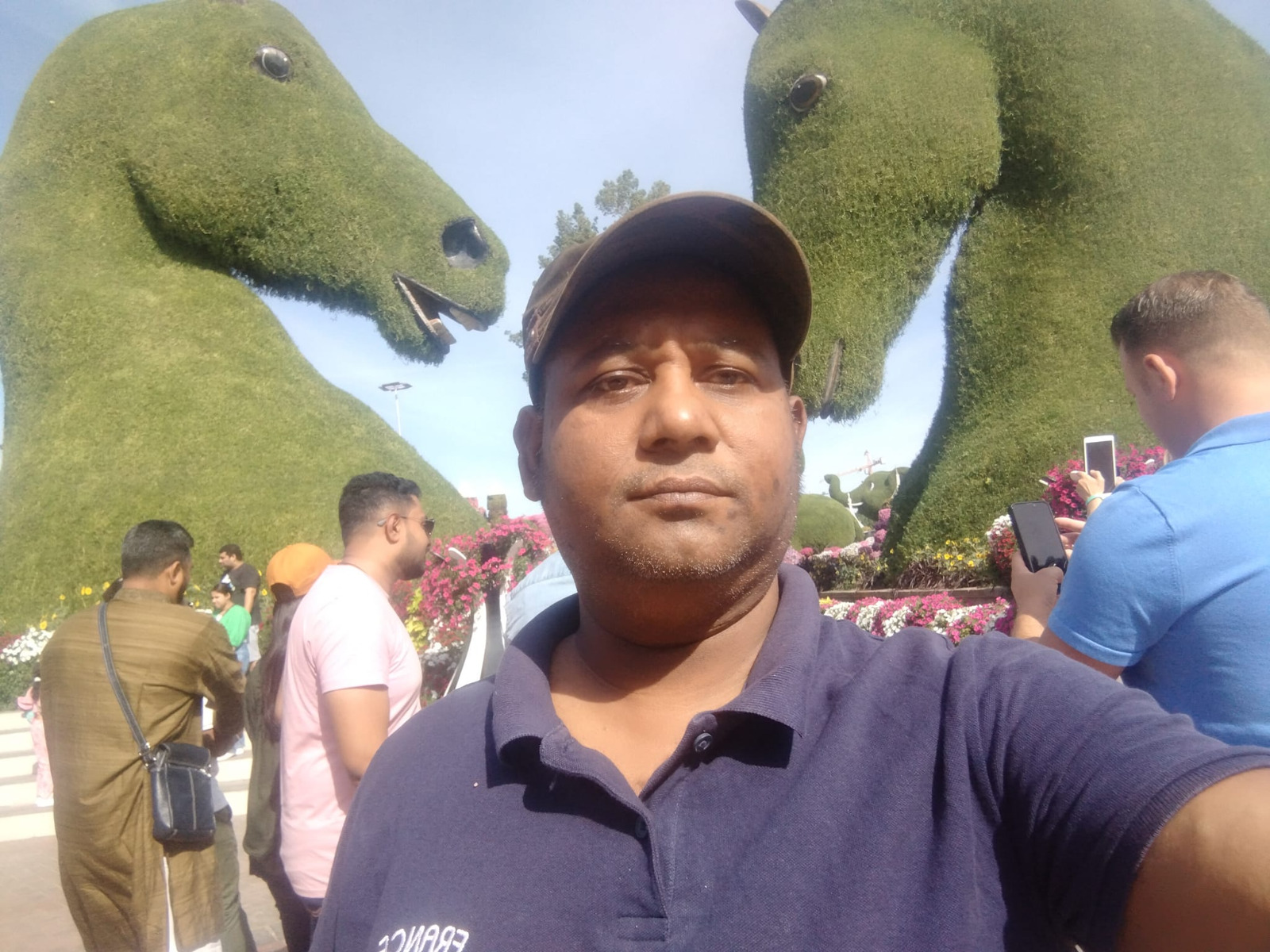 দুবাইয়ে মরুর বুকে এক চিলতে স্বর্গ ‘মিরাকল গার্ডেন’