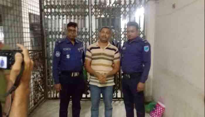কাঁচপুরে সাংবাদিকের উপর হামলাকারী সন্ত্রাসী বাবুল গ্রেপ্তার