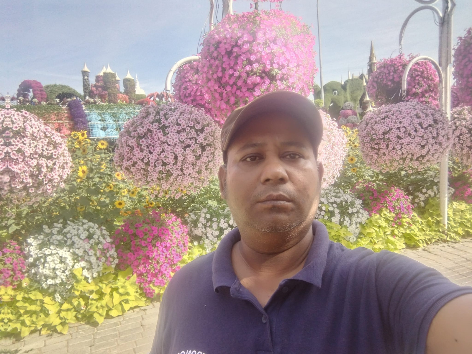 দুবাইয়ে মরুর বুকে এক চিলতে স্বর্গ ‘মিরাকল গার্ডেন’