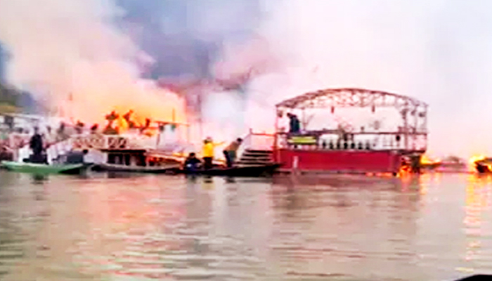 হাউসবোটে আগুন, জম্মু-কাশ্মীরে ৩ বাংলাদেশি নিহত
