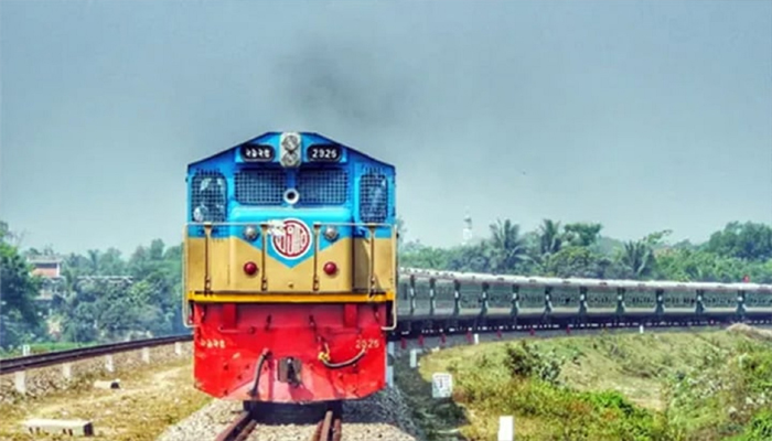 রাজধানীর সঙ্গে চট্টগ্রাম ও সিলেটের ট্রেন চলাচল বন্ধ