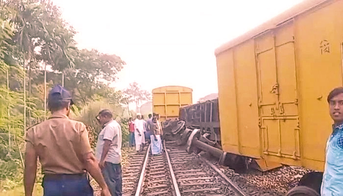 ঢাকার সঙ্গে উত্তরাঞ্চলের রেল যোগাযোগ বিচ্ছিন্ন