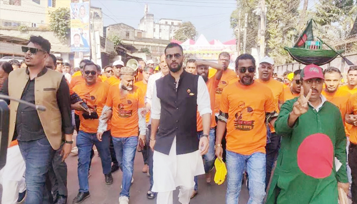 প্রধানমন্ত্রীর জনসভায় মিছিল নিয়ে মাশরাফি