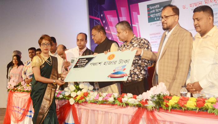 ডিআরইউ বেস্ট রিপোর্টিং অ্যাওয়ার্ড পেলেন ঝর্ণা মনি