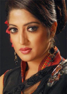 মায়ের কবরের পাশেই সমাহিত হুমায়রা হিমু