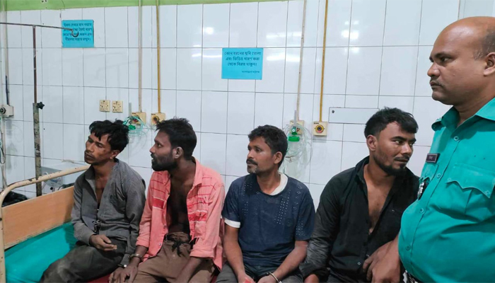 বাসা ভাড়ার কথা বলে লুট করার সময় ৪ জনকে গণধোলাই