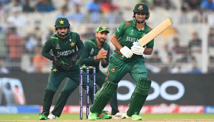 যে কারণে পাকিস্তান ম্যাচে সাকিবের ব্যাটে ছিল না স্টিকার