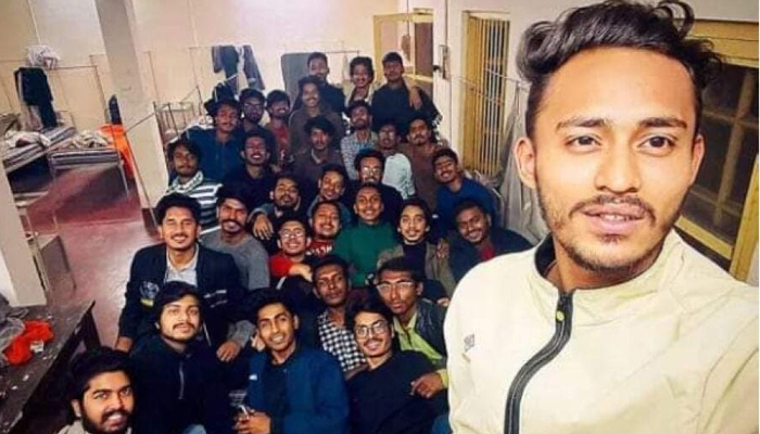 ঢাবিতে প্রলয় গ্যাংয়ের ৪ সদস্যকে সাময়িক বহিষ্কার করল বিশ্ববিদ্যালয় প্রশাসন