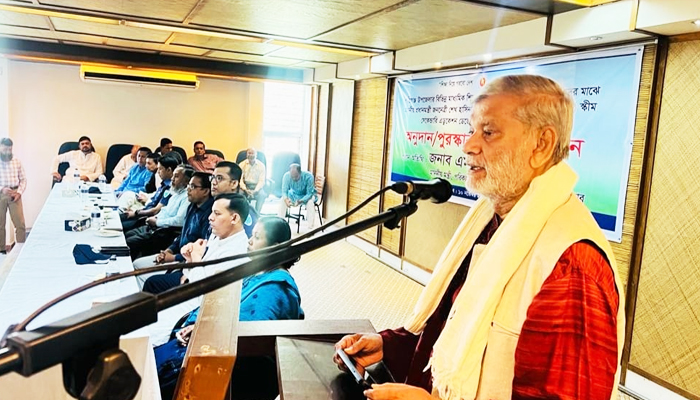 বিদেশীদের কোন চাপ নেই, আমরা আমাদের কাজ করছি