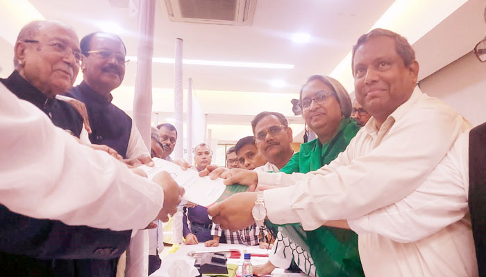 ৩ ঘণ্টায় আ.লীগের ৩ শতাধিক মনোনয়ন ফরম বিক্রি