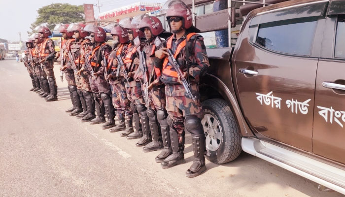 সারাদেশে ২৩২ প্লাটুন বিজিবি মোতায়েন