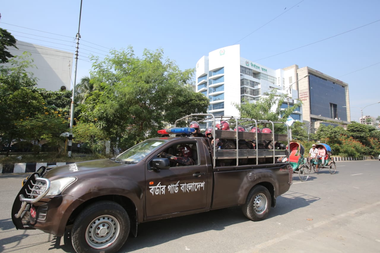 মাঠে ১৮১ প্লাটুন বিজিবি