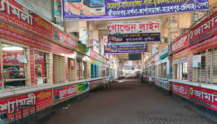 দূরপাল্লা ও শহরতলীর বাস বন্ধ, যাত্রীদের ভোগান্তি