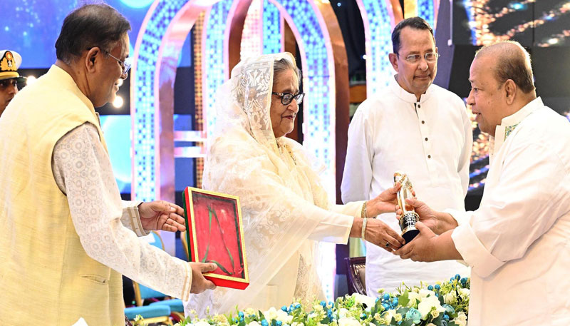 জাতীয় চলচ্চিত্র পুরস্কার প্রদান করলেন প্রধানমন্ত্রী